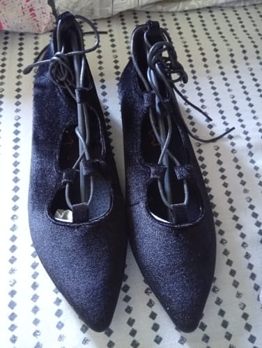 Reseña con foto de un cliente sobre Zapato Ballerina Terciopelo Amarras