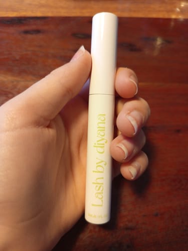 Customer photo review of Sérum pour croissance de cils - Des cils plus longs et plus épais naturellement !