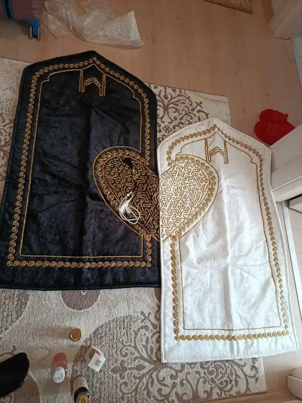 Customer photo review of Çiftlere Özel Kalpli Seccade – Yan Yana Secde
