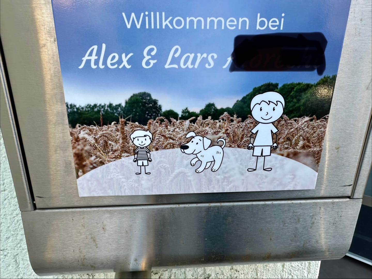 Customer photo review of Familien Türschild (UV- und wetterfest) inkl. Klebebefestigung