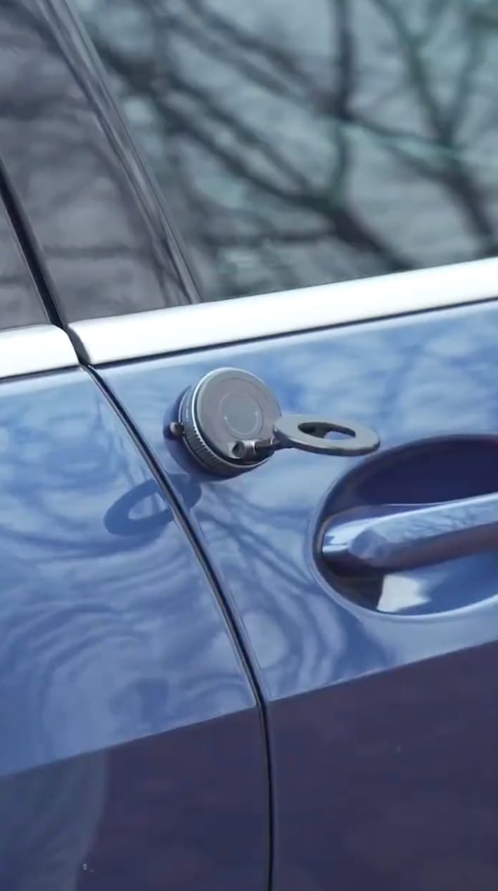 Customer photo review of 360° MagPro Magnetic Phone Holder by Casence