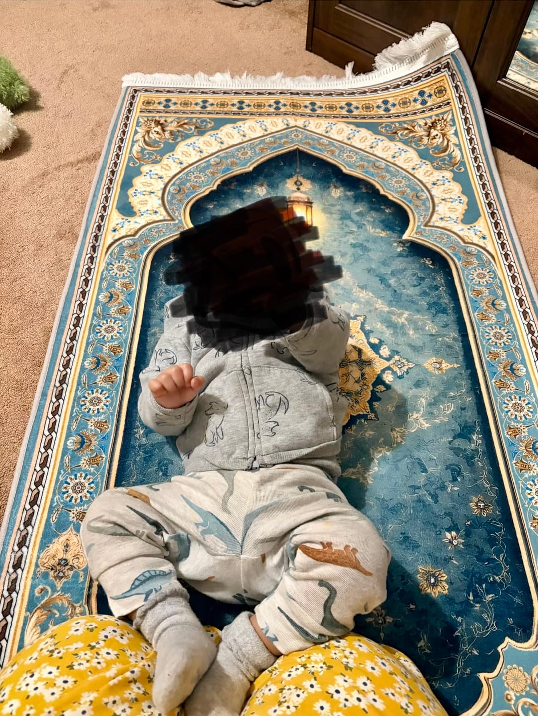 Customer photo review of Verde Mehrab Padded Prayer Mat