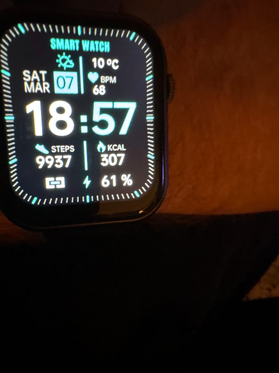 Customer photo review of Top Performance Smartwatch mit Gesundheitstracking / IP67 Wasserdichtigkeit / 7 Tage Akkulaufzeit / 100 Sportmodi
