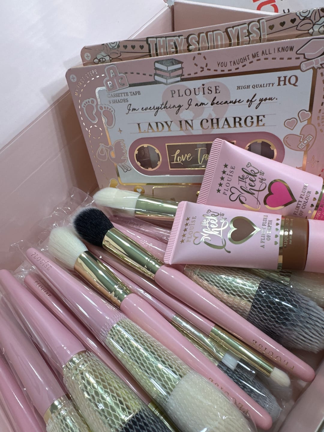 Customer photo review of P.Louise 30-Piece Makeup Brush Bundle