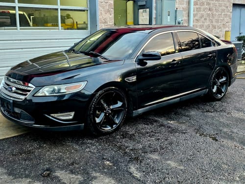 Customer's shiny black car parked outside, showing the results of the Limited LGND88™ Detail Spray.