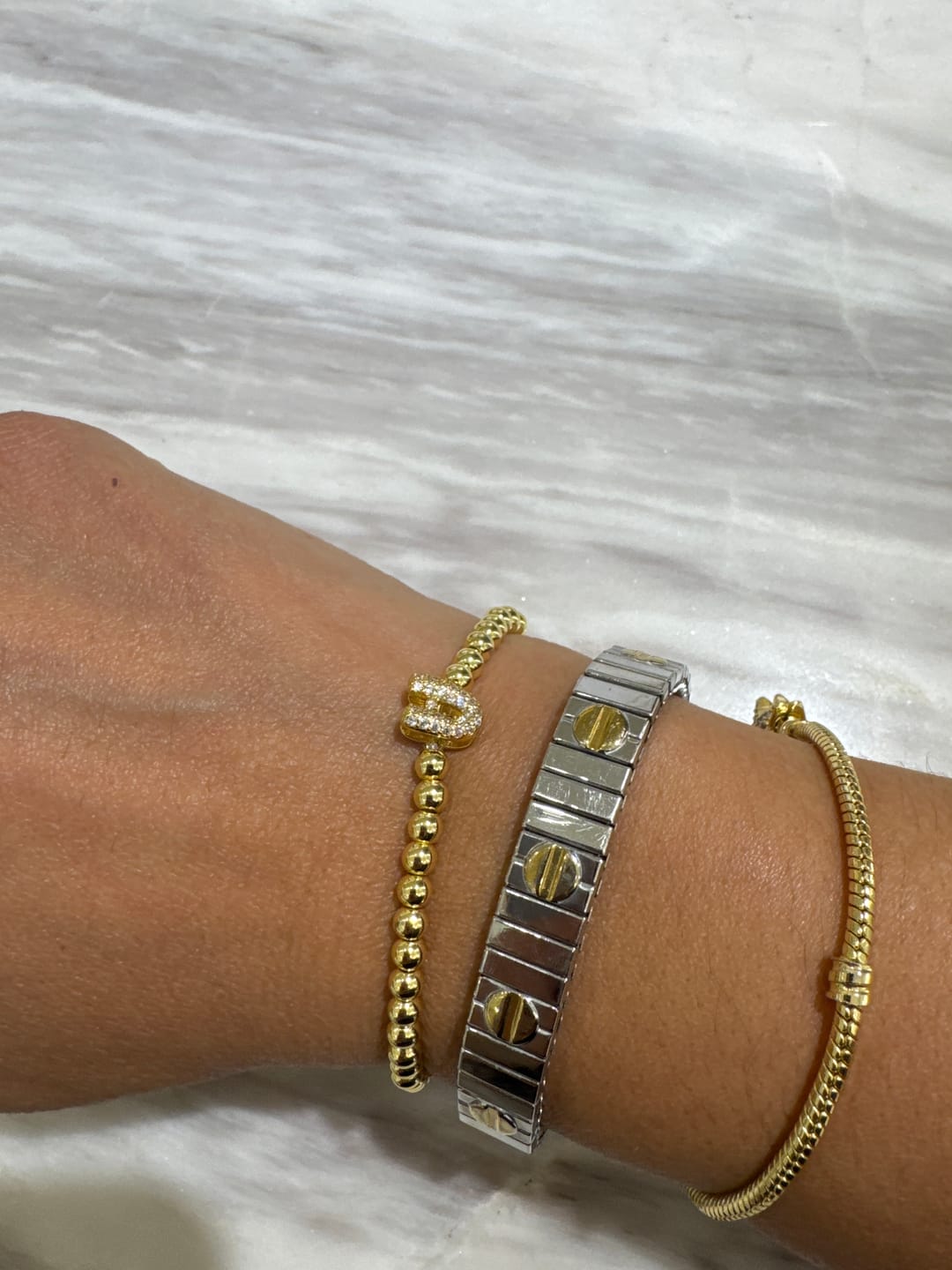Customer photo review of Pulsera Dorada Con Inicial Mini Bubble Zirconia