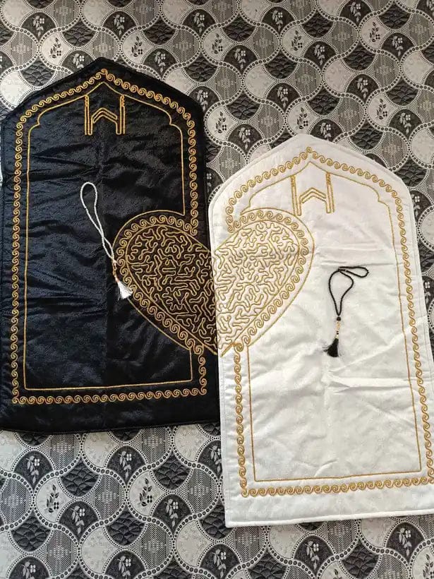 Customer photo review of Çiftlere Özel Kalpli Seccade – Yan Yana Secde