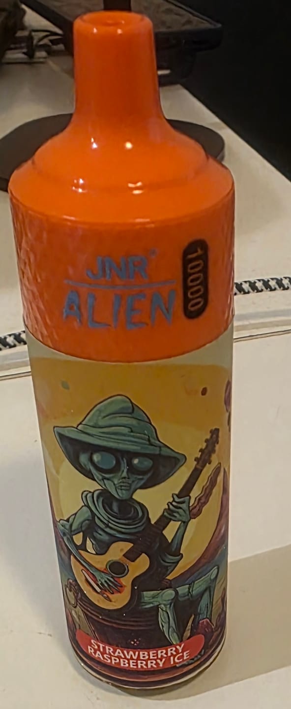 Customer photo review of JNR - Alien 10K - Puff / Vape Jetable - 2% Nicotine