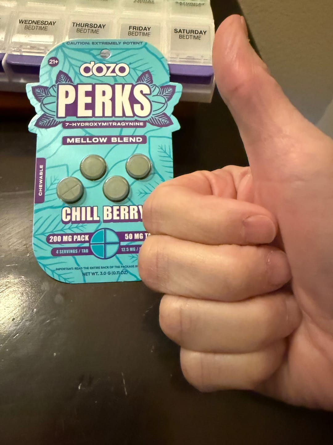 Customer photo review of 4ct 50mg Dozo PERKS 7-HYDROXYMITRAGYNINE | CHILL BERRY (MELLOW BLEND)