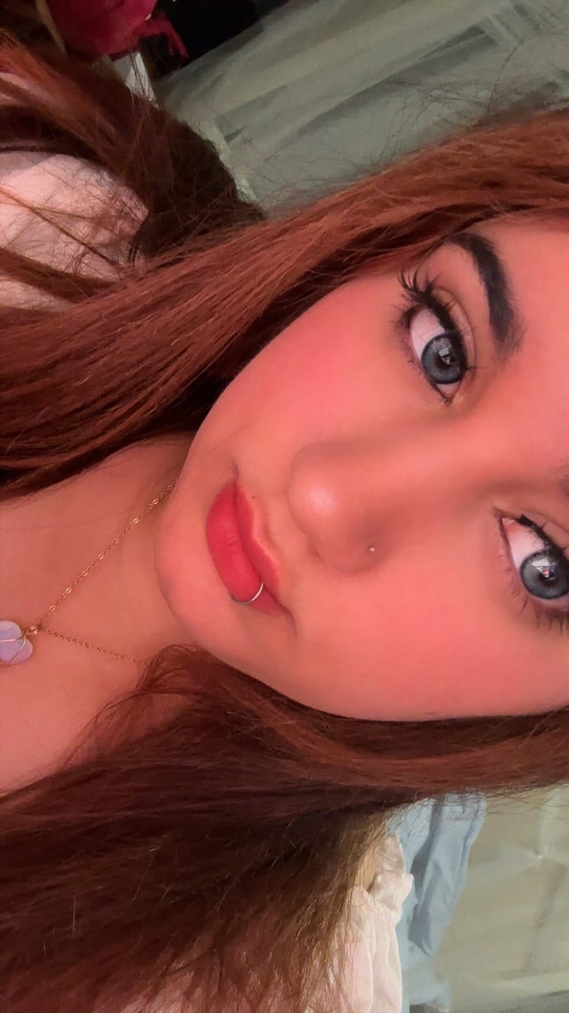 Customer photo review of Goldie Blue Prescription Coloured Contact Lenses