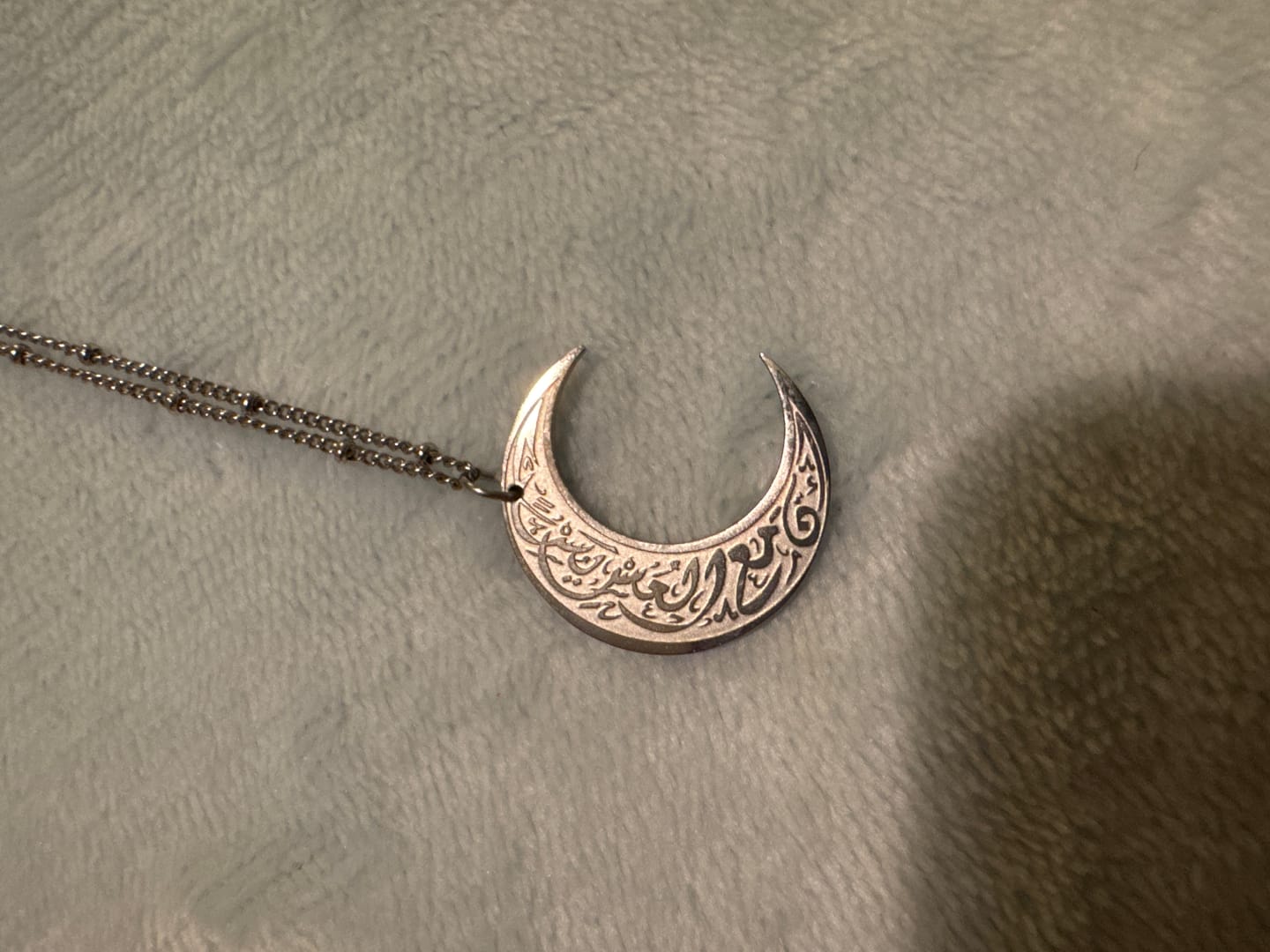 Customer photo review of "Gewiss, mit der Erschwernis, kommt die Erleichterung" Mond Halskette