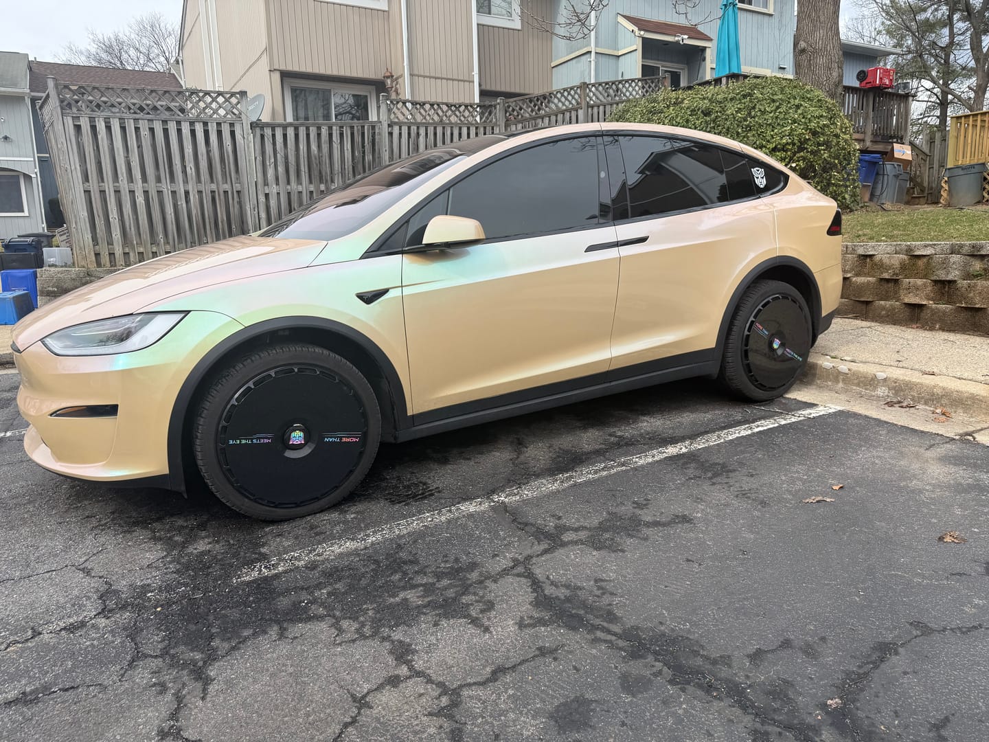 Customer photo review of EVAAM® Stylish Wheel Hubcap For Tesla Model S/X (4 PCS)