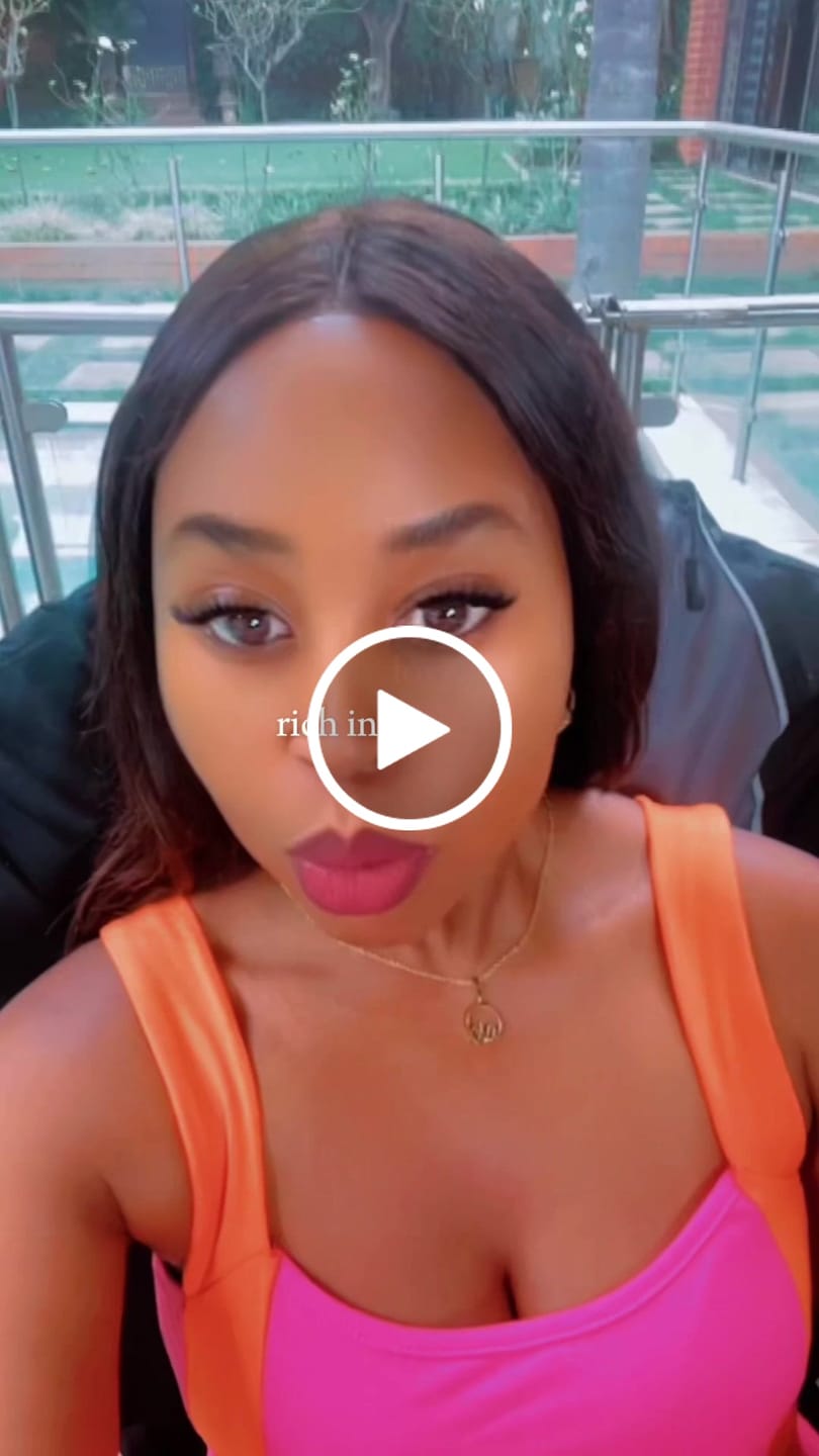 Customer video review of Gold Precious Logo Necklace