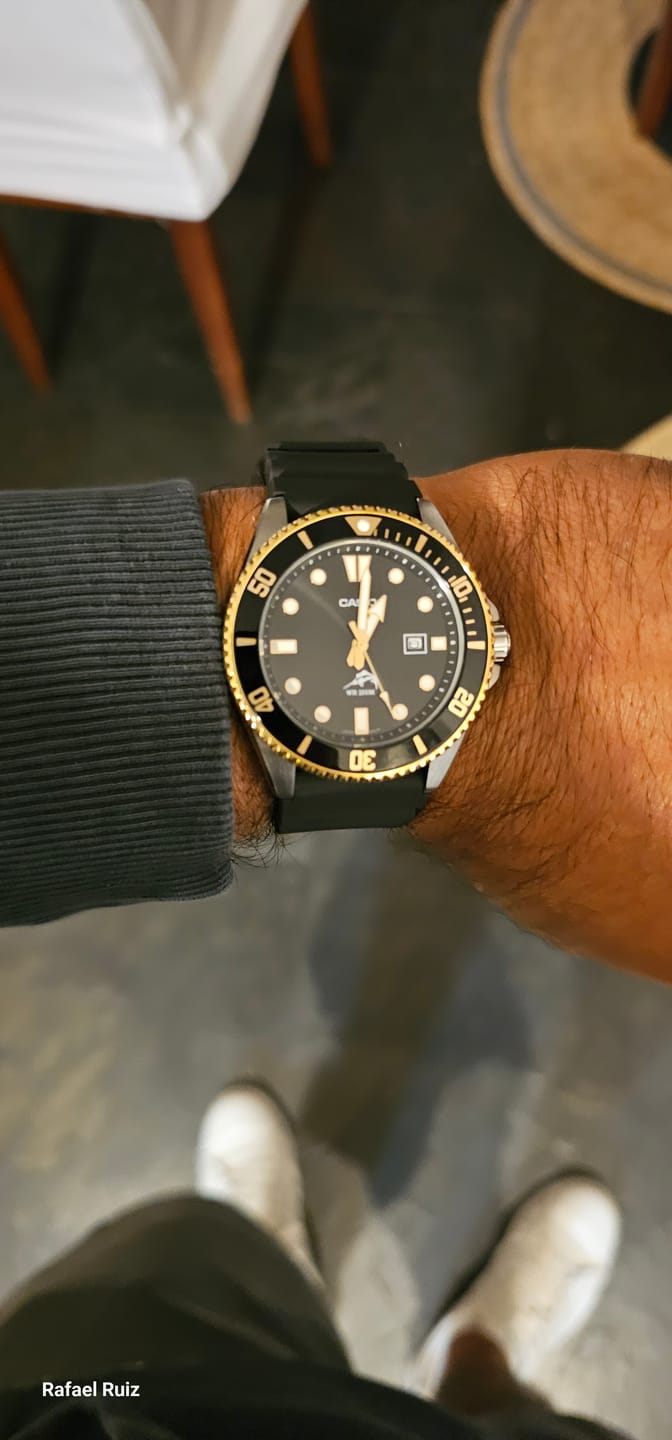 Customer photo review of Reloj Casio Submariner Marlin Duro MDV106G-1AVCF Negro Dorado Buceo