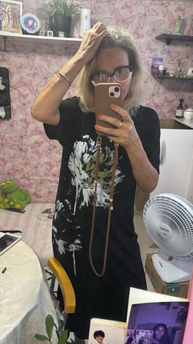 Avaliação com foto de um cliente sobre Cordinha Nora | Mocha Mousse DOURADA