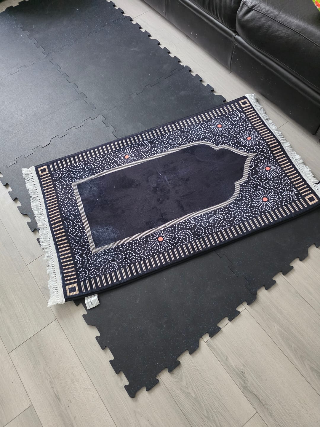 Customer photo review of Zawiyah Padded Prayer Mat