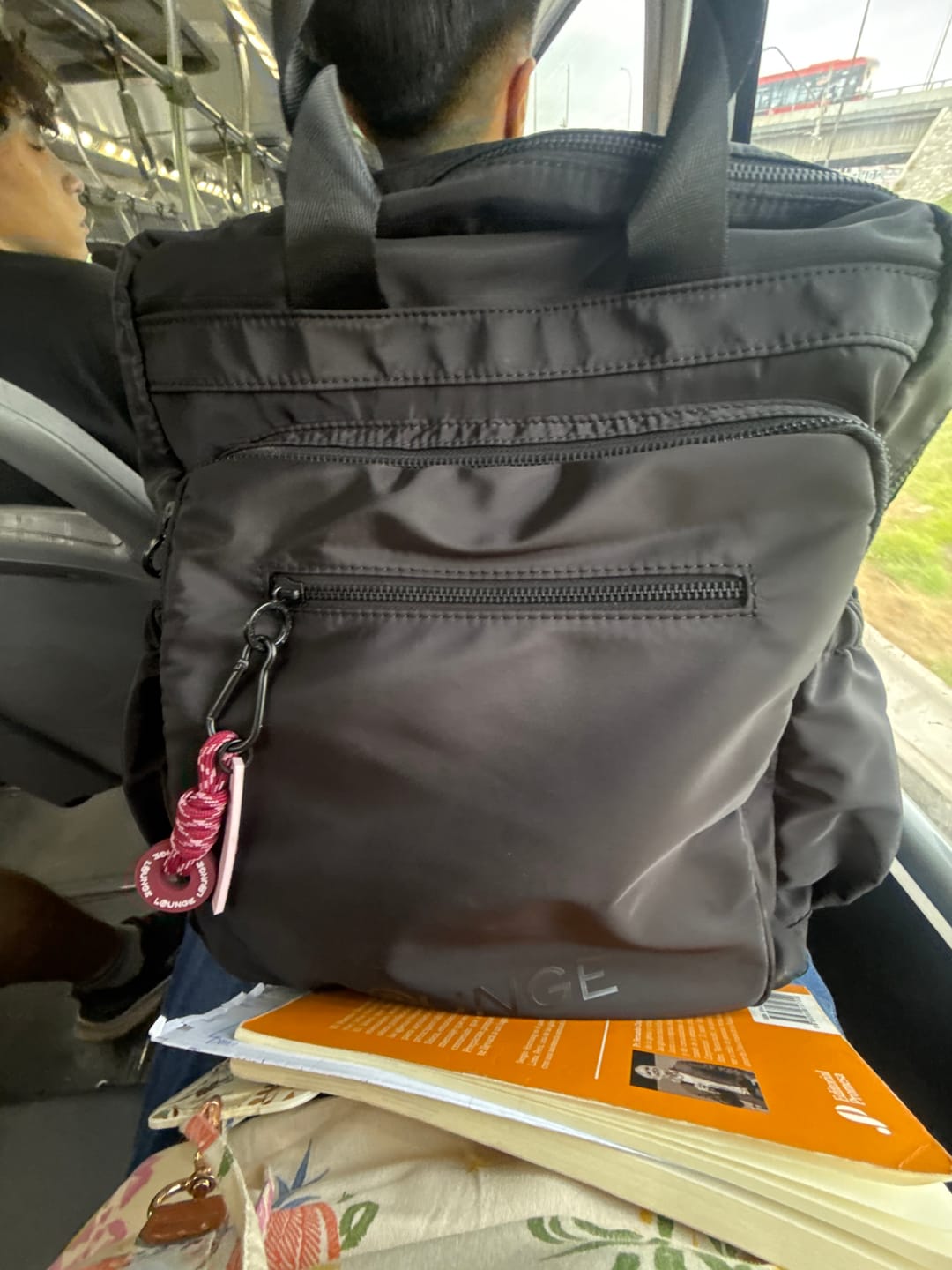 Customer photo review of Mochila Nylon Computador Llavero