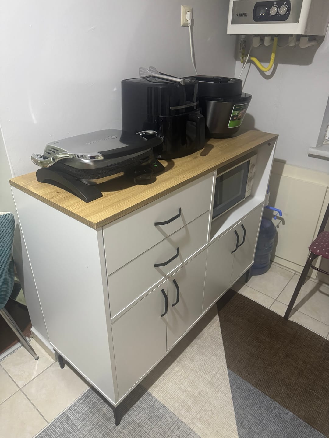 Customer photo review of Rani JE206 Kahve Köşesi Çok Amaçlı Dolap 4 Kapaklı 2 Çekmeceli Kiler Mutfak Dolabı Beyaz - Sepet Ceviz