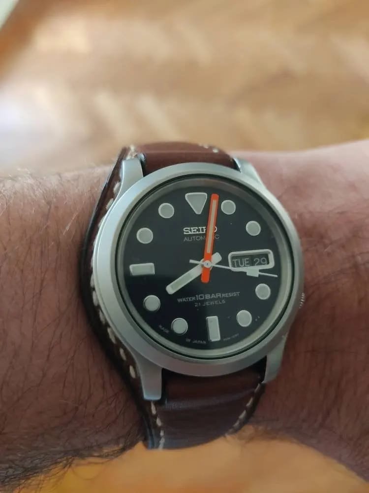 Customer photo review of COROS Bands Leather Watch Strap Vintage Oil Wax Cowhide Unisex Buckle