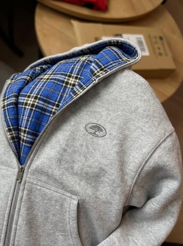 Customer photo review of ARTKIMO’S ESSENTIAL HOODIE