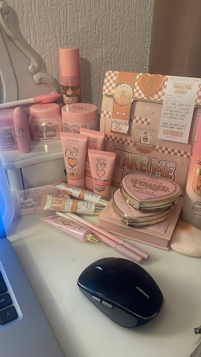 Customer photo review of P.Louise Under-Eye Brightening Powder