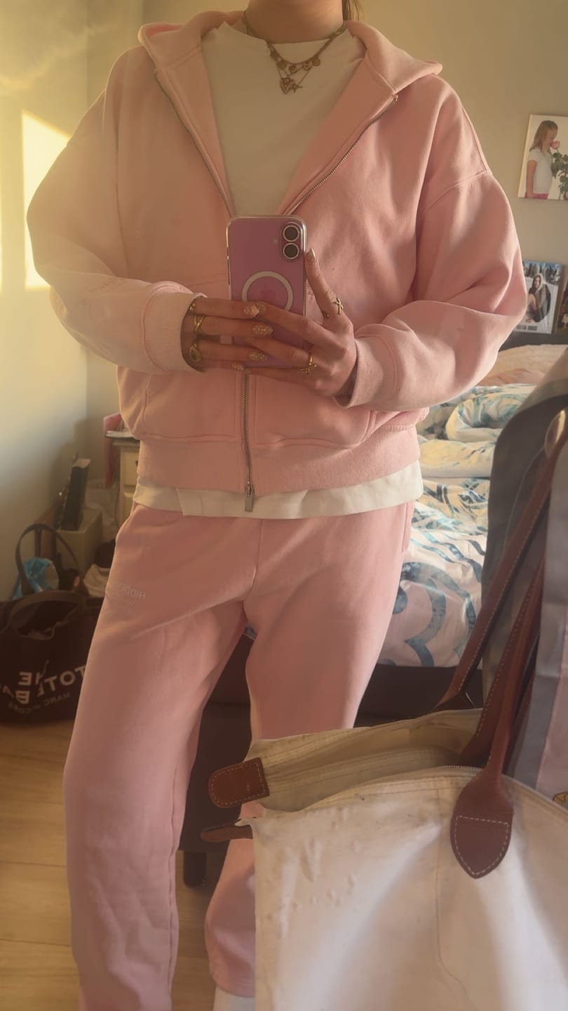 Customer photo review of LABEL STRAIGHT LEG SWEATPANTS LIGHT PINK