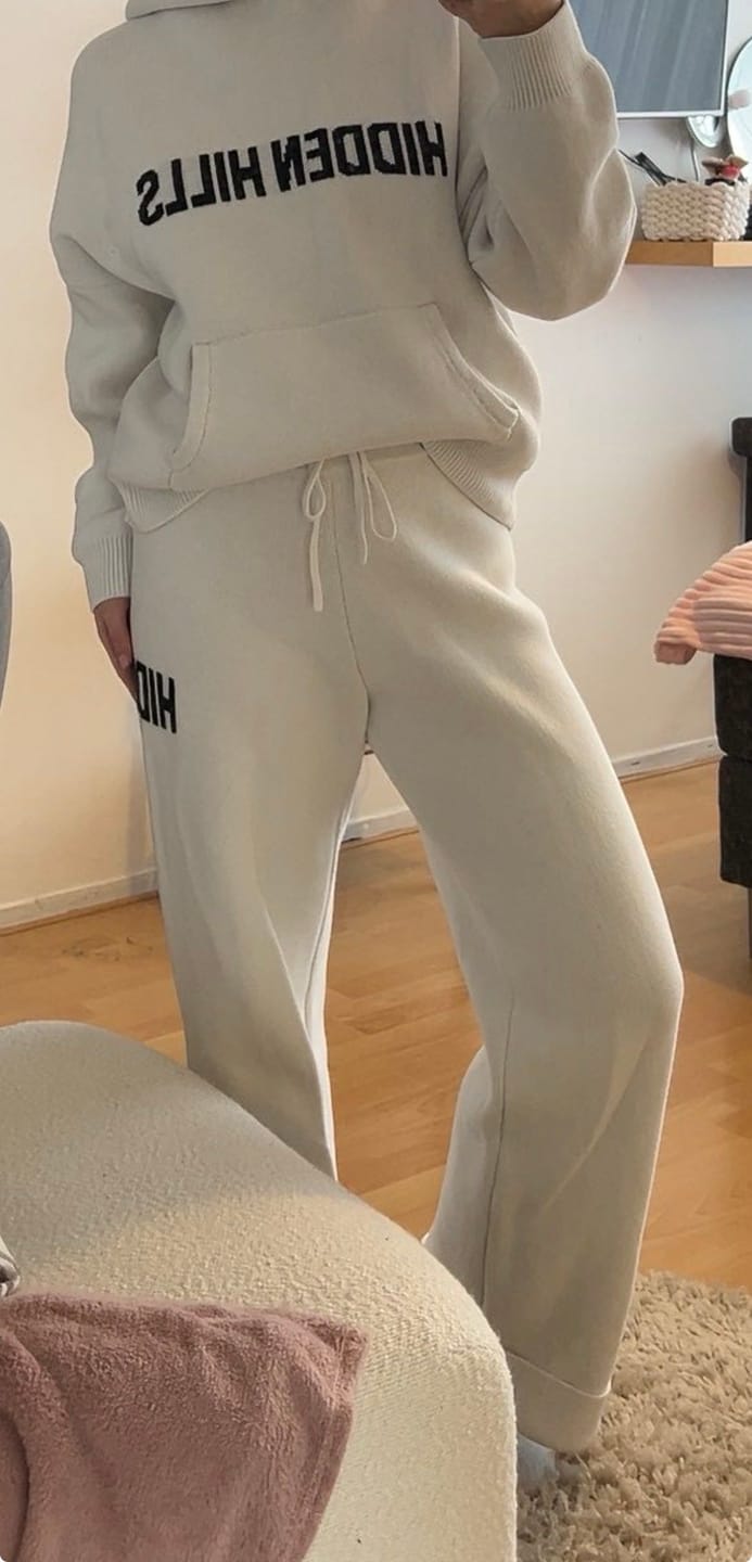 Customer photo review of KNIT SWEATPANTS OFF WHITE