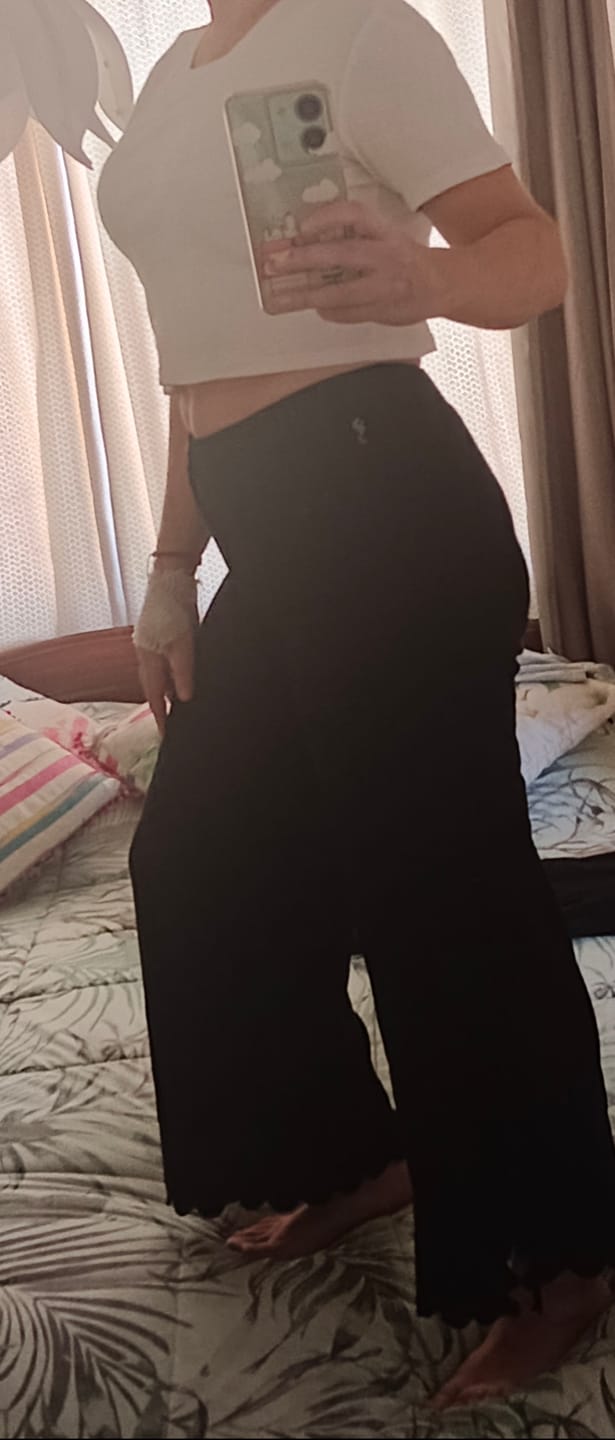 Customer photo review of PANTALÓN HANA negro