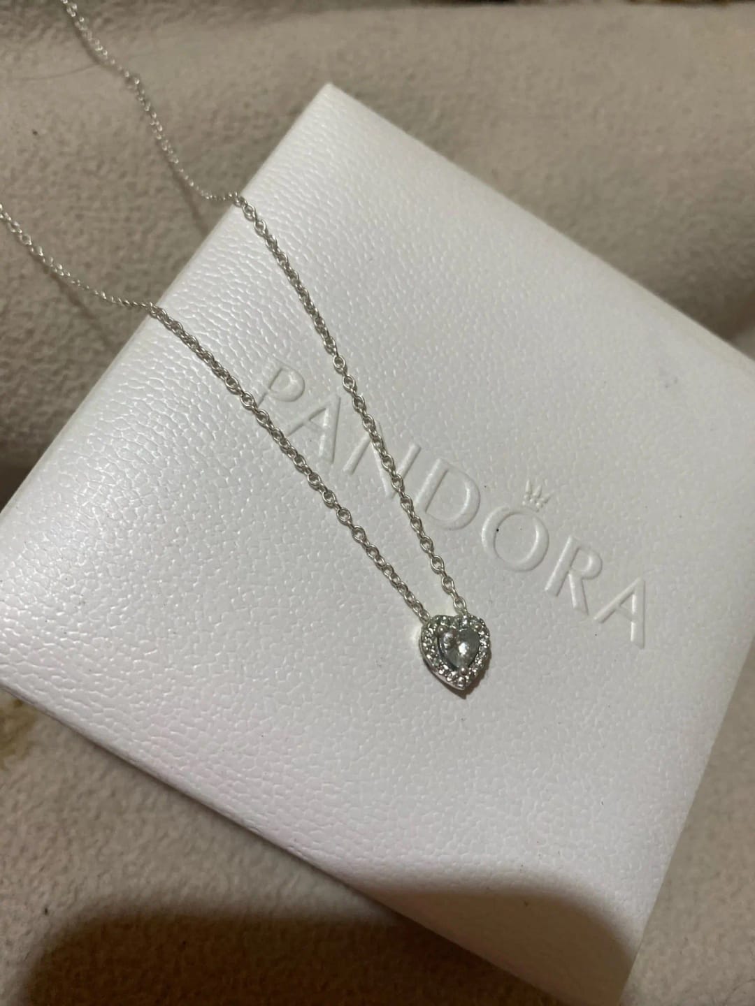 Customer photo review of Collar Corazón en Relieve