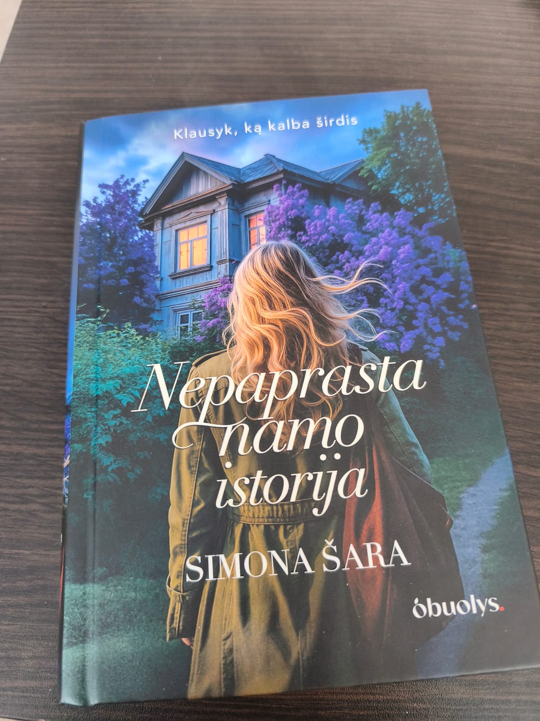 Customer photo review of Nepaprasta namo istorija: romanas apie šeimos paslaptis, netikėtas išpažintis ir meilę