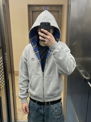 Customer photo review of ARTKIMO’S ESSENTIAL HOODIE