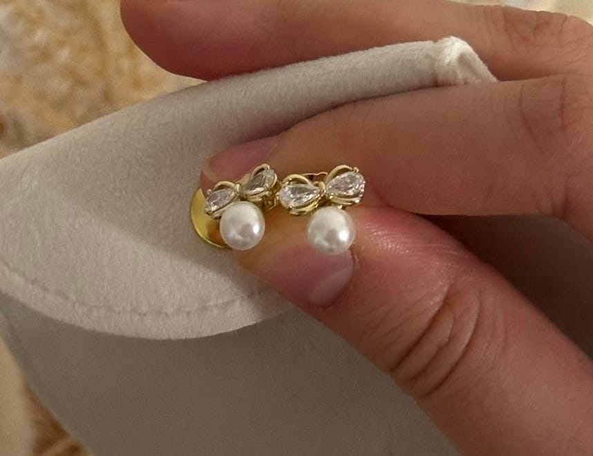 Customer photo review of Ohrstecker VIP Pearl Bow -14K vergoldet