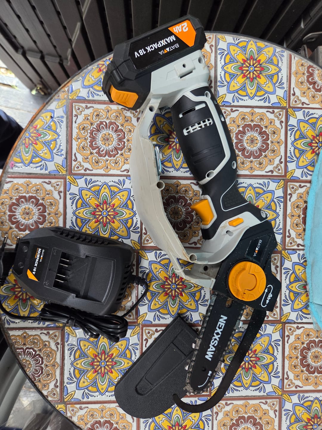 Customer photo review of 18V Nexxsaw Compact Cordless Chainsaw V2 - Incl. 2.0Ah Battery and 2.4A Charger