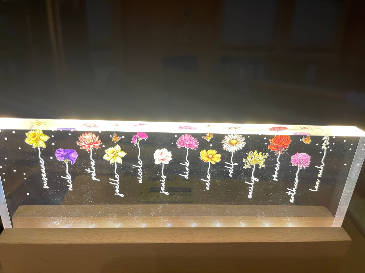 Customer photo review of Omas Garten - Personaliserter LED Aufsteller mit Blumen und Namen