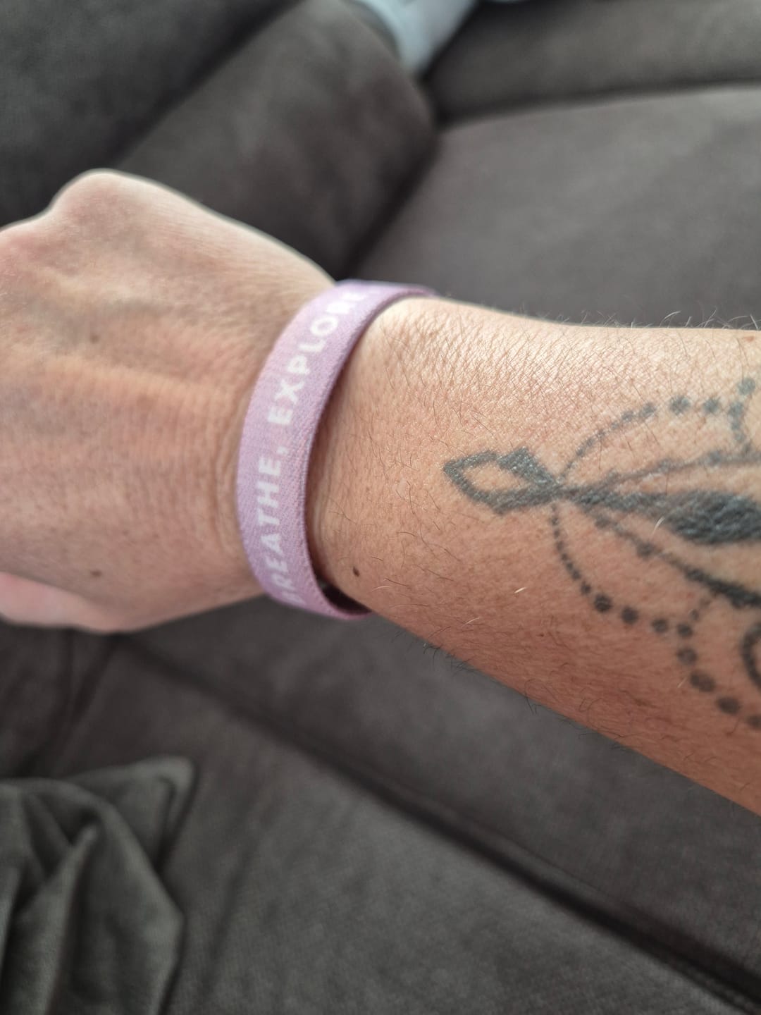 Customer photo review of Stronger Than Yesterday - Elastisches Armband