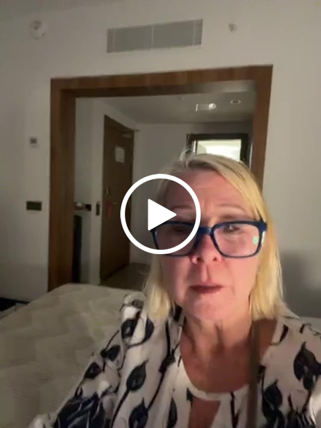 Customer video review of Inis Cologne Spray 100ml/3.3 fl. oz