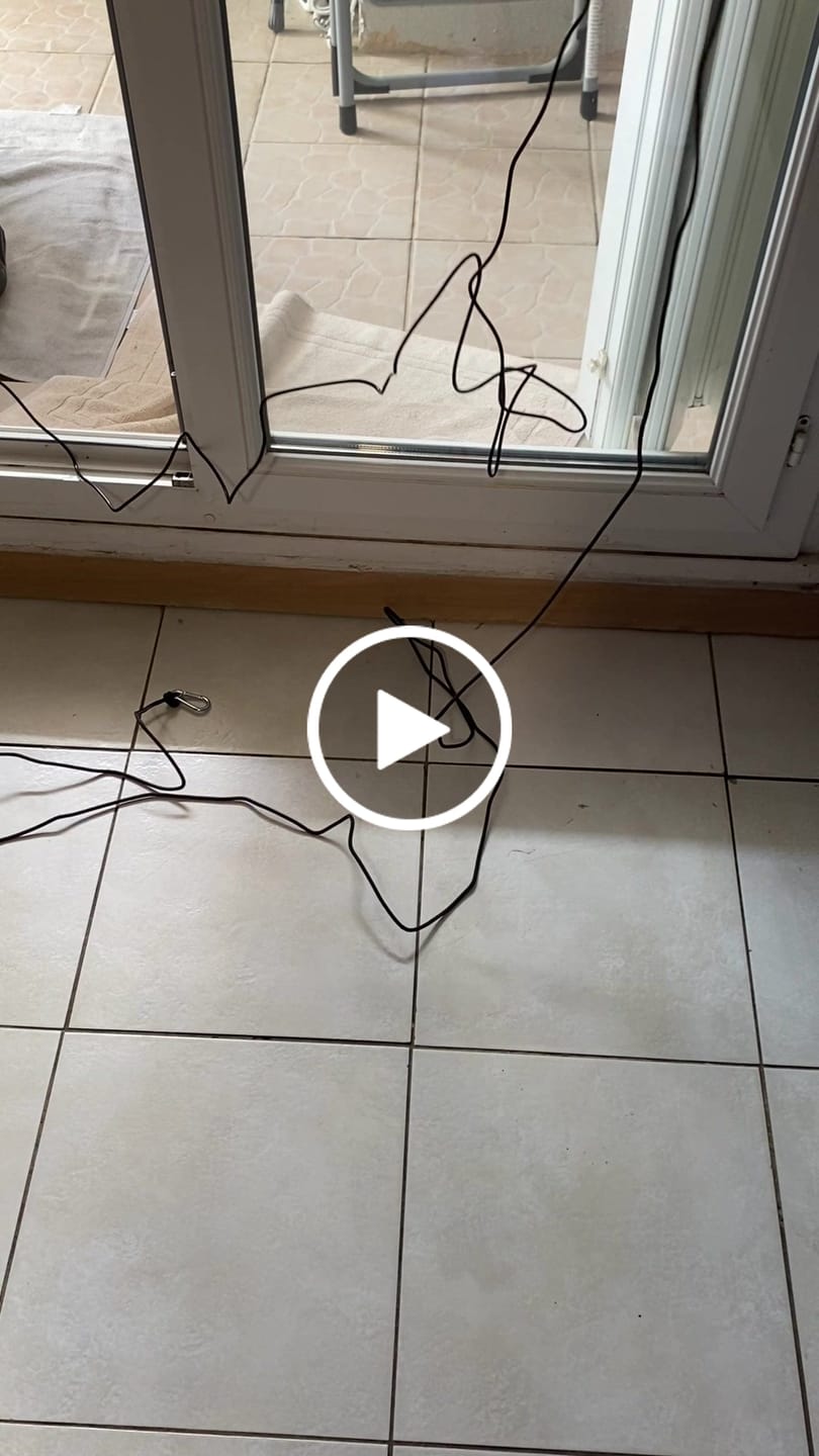 Customer video review of Robot lave vitre V3CLEAN S+