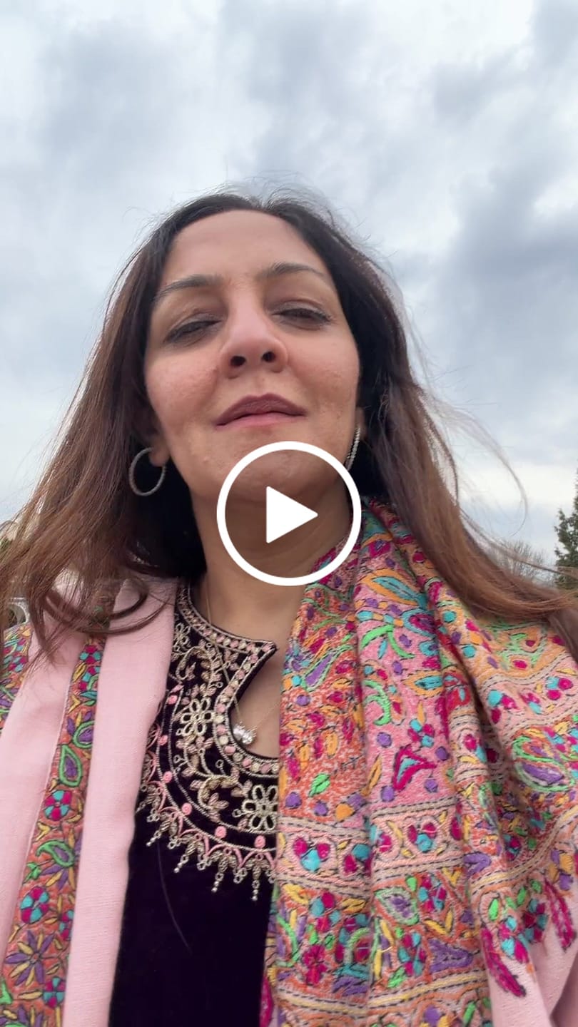 Customer video review of Papermachie Palla Embroidered Pink Pashmina Shawl