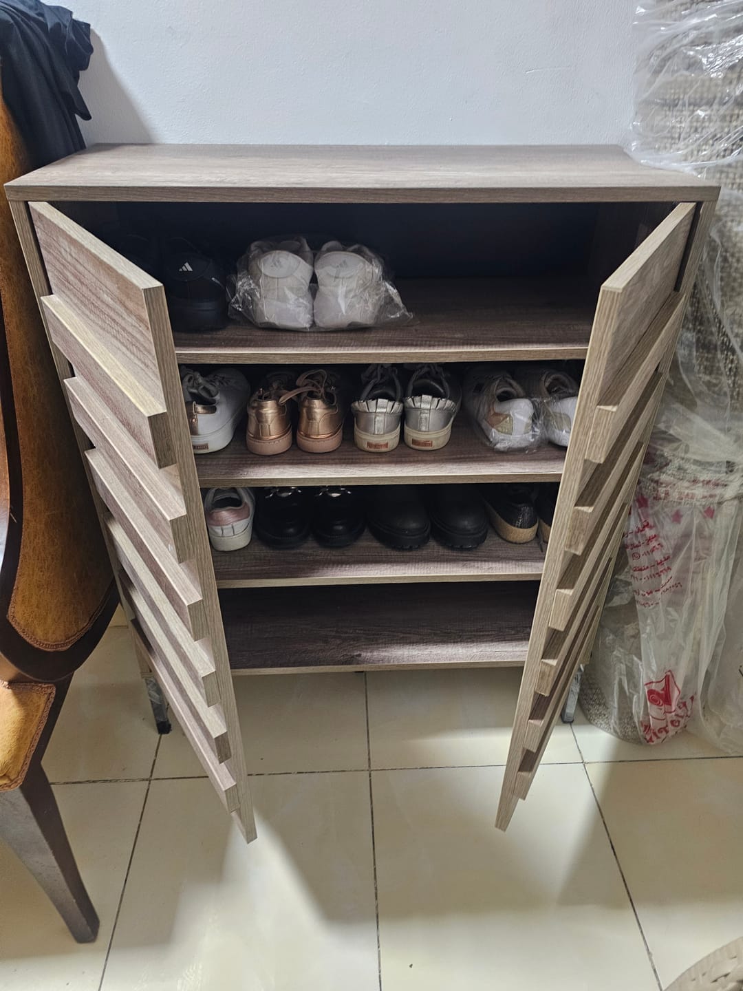 Customer photo review of Double door shoe rack with metal legs