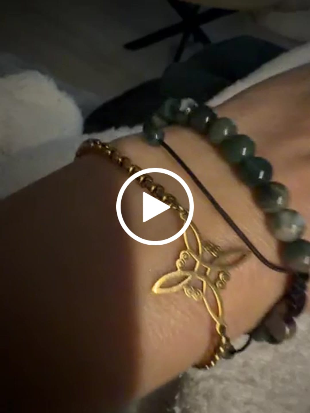 Customer video review of Bracelet "Lien Sacré"- Noeud de Sorcière