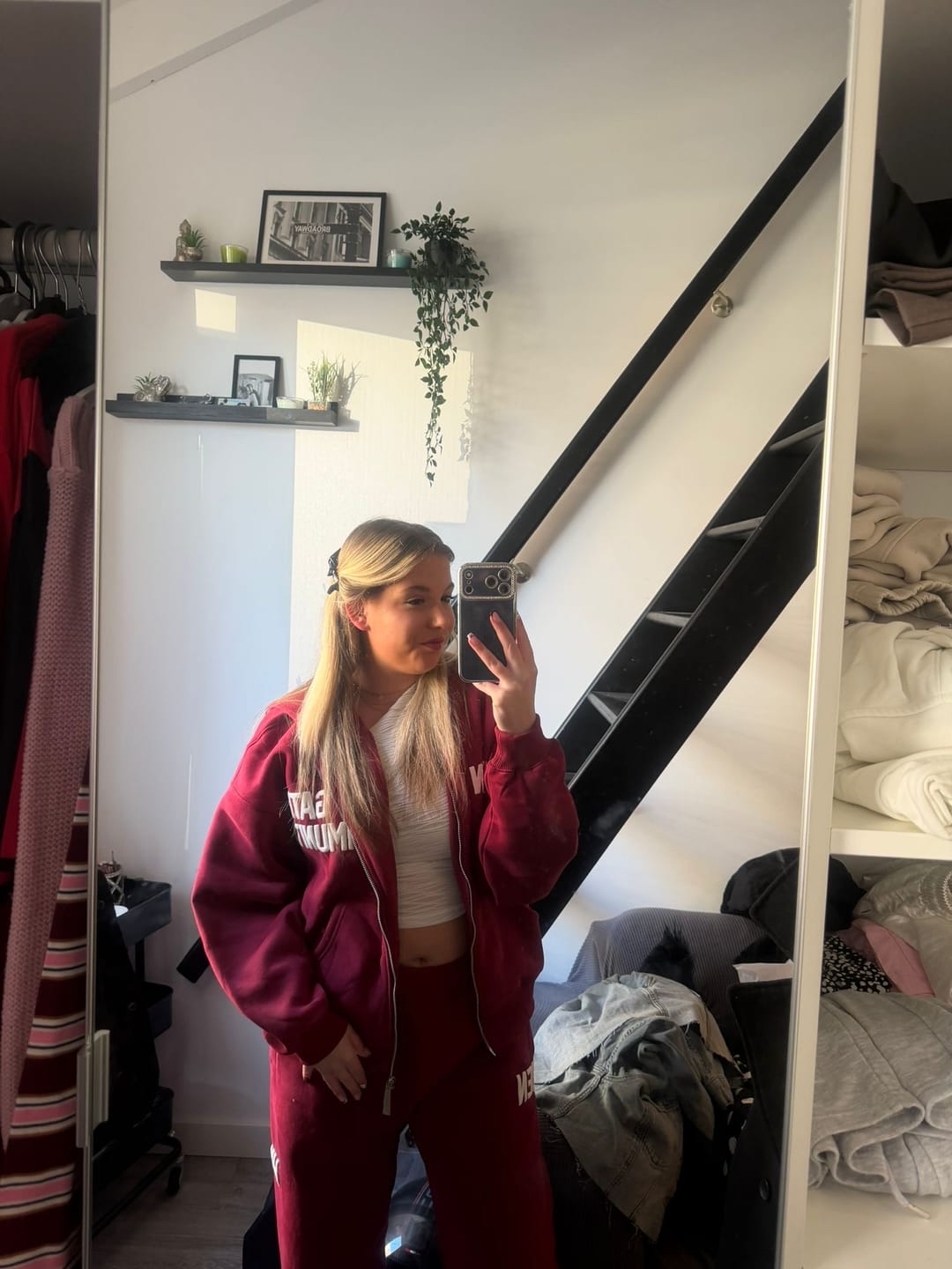 Customer photo review of GATED COMMUNITY STRAIGHT LEG SWEATPANTS BURGUNDY