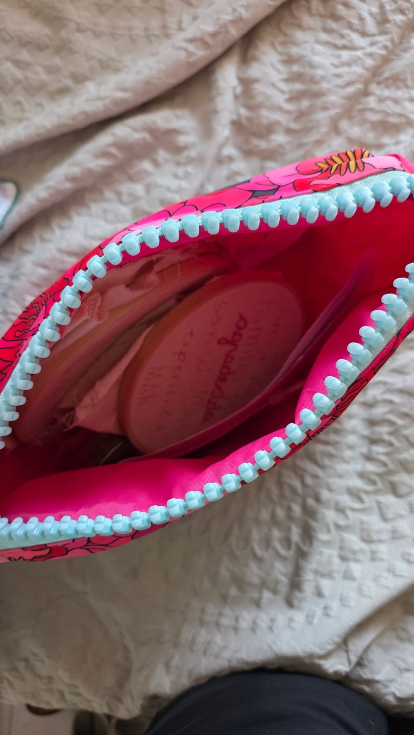 Customer photo review of ESTUCHE FLOWERS