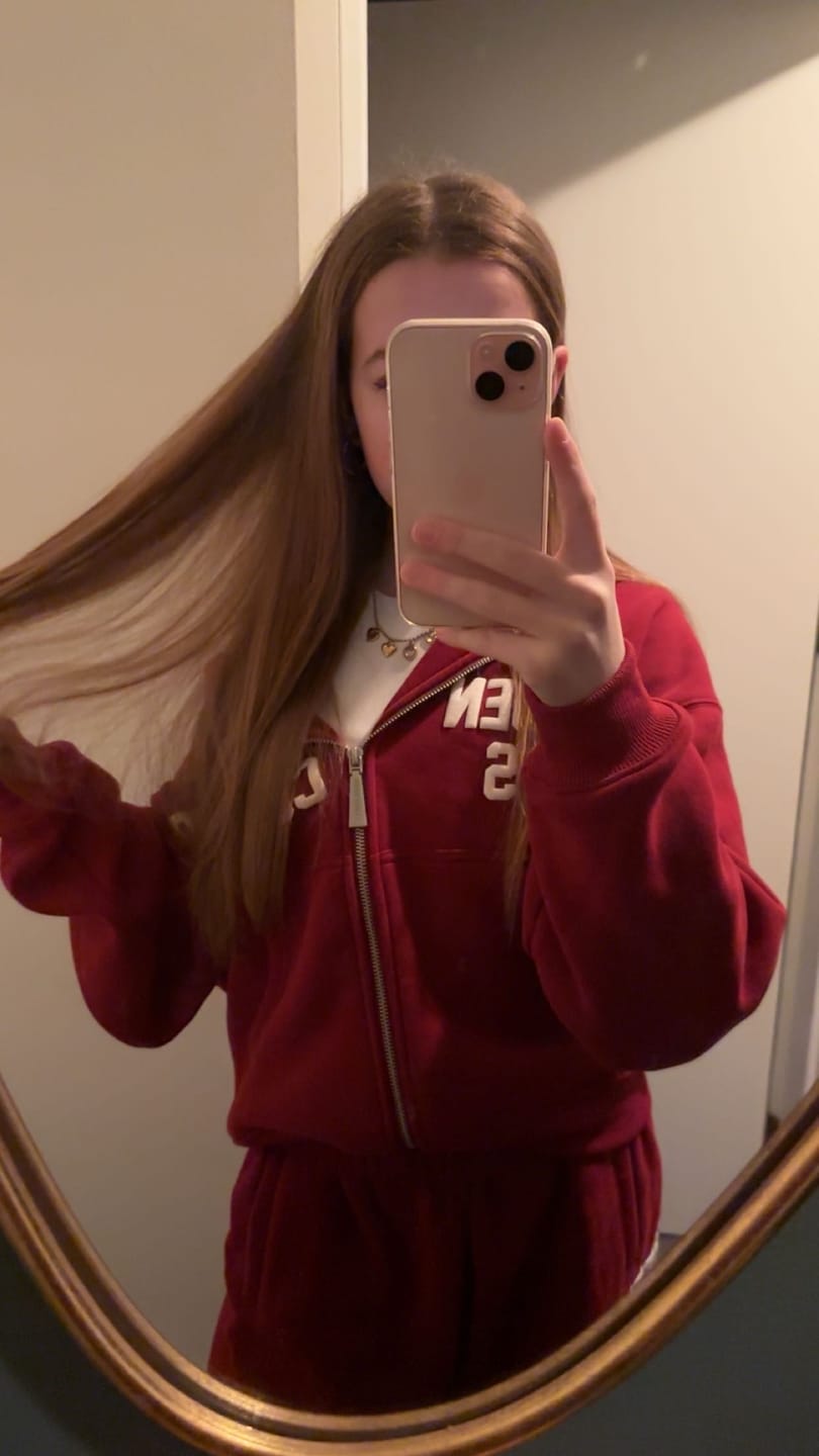 Customer photo review of GATED COMMUNITY ZIP HOODIE BURGUNDY