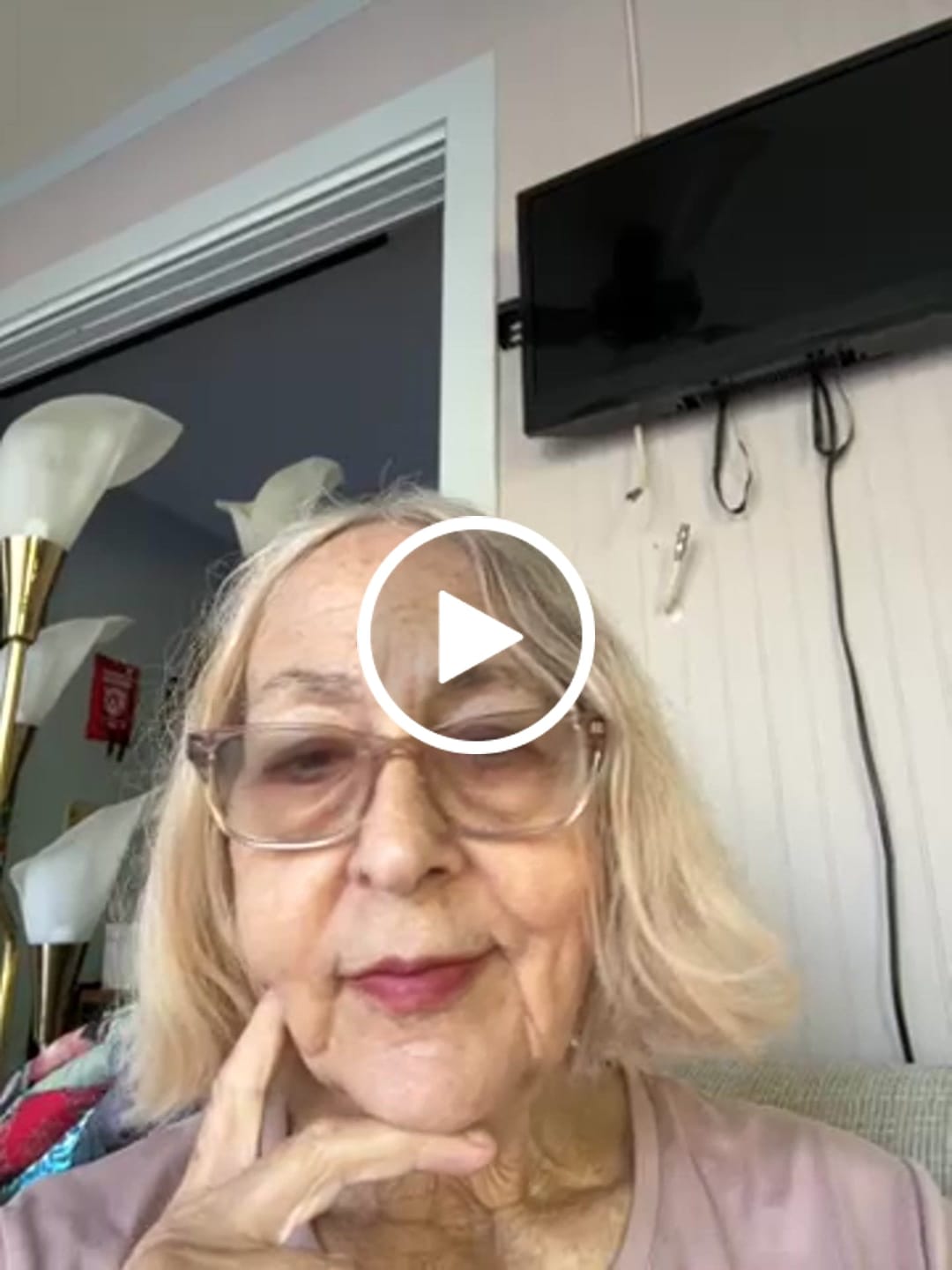 Customer video review of Peach CBD Gummies 1500 MG