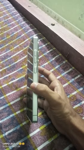Customer holding a Galaxy S25 Ultra in the clear case, showing the side profile and silver buttons.