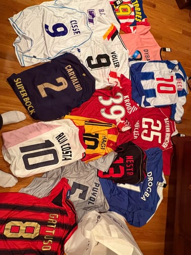 Customer photo review of Thomas Müller Bayern Munich 2007–2009 Retro Football Jersey Kit