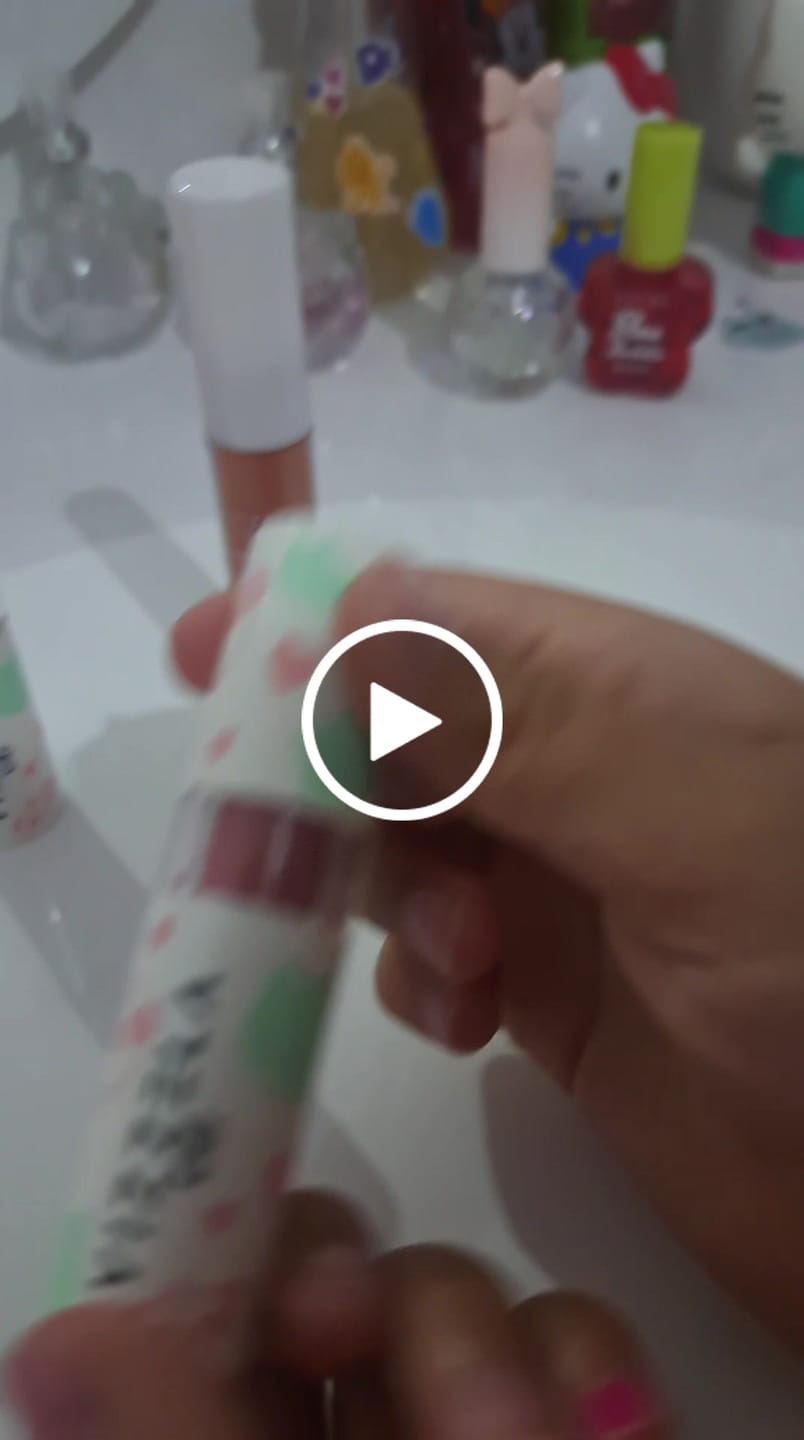 Customer video review of Gloss Infantil Brilha Brilha