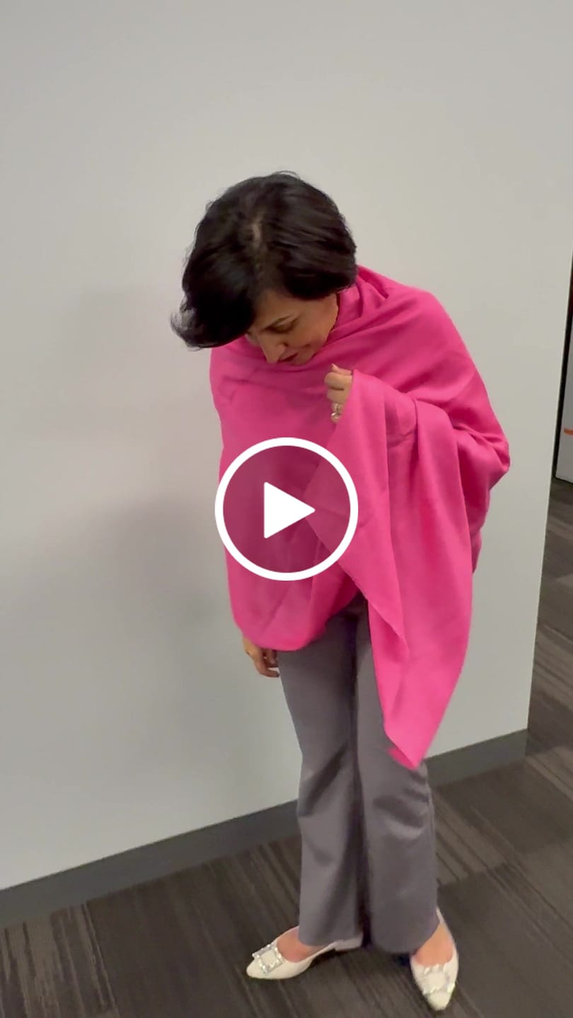 Customer video review of SOLID PASHMINA