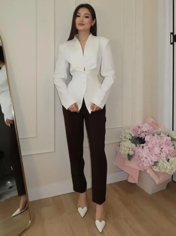Customer photo review of Tanya Structured Shoulder Cinched Blazer