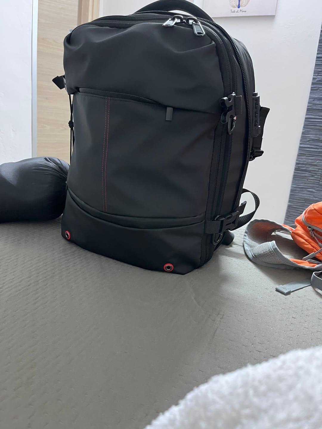 Customer photo review of VAULTBAG® Original Under Seat 40L (Ryanair)